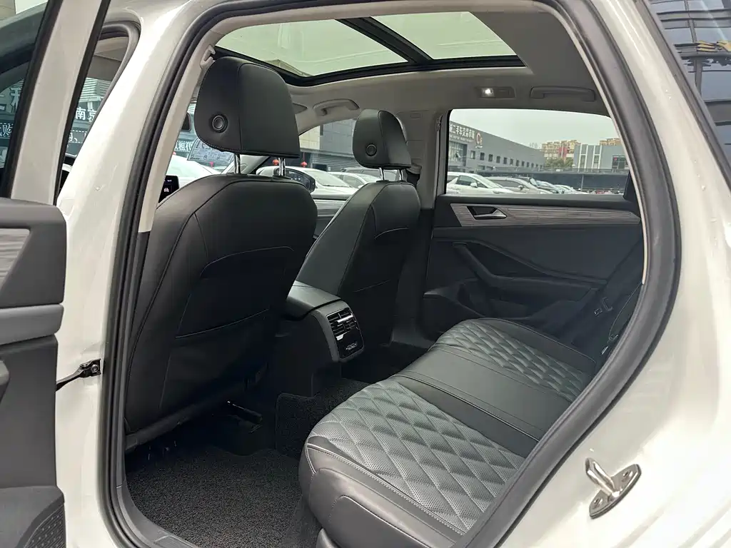 Volkswagen Sagitar 2024 300TSI DSG Beyond Edition