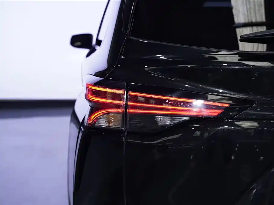 Toyota Sienna 2023 2.5L Hybrid Premium Edition