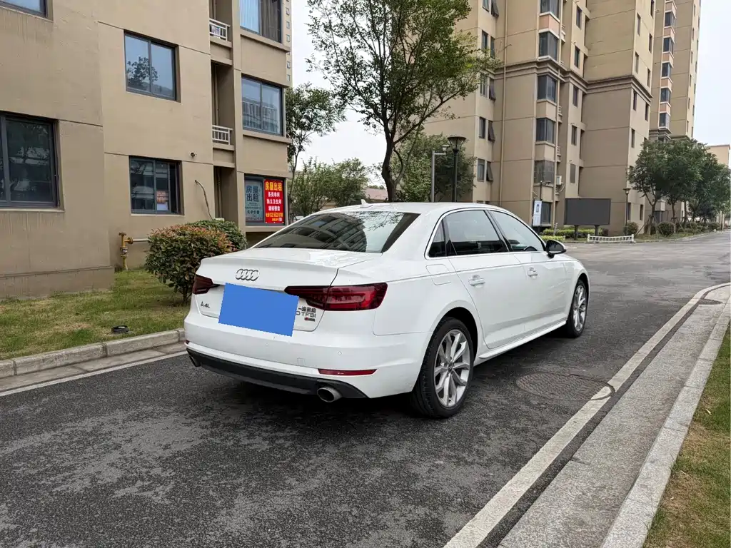 Audi A4L 2018 30th Anniversary 40 TFSI