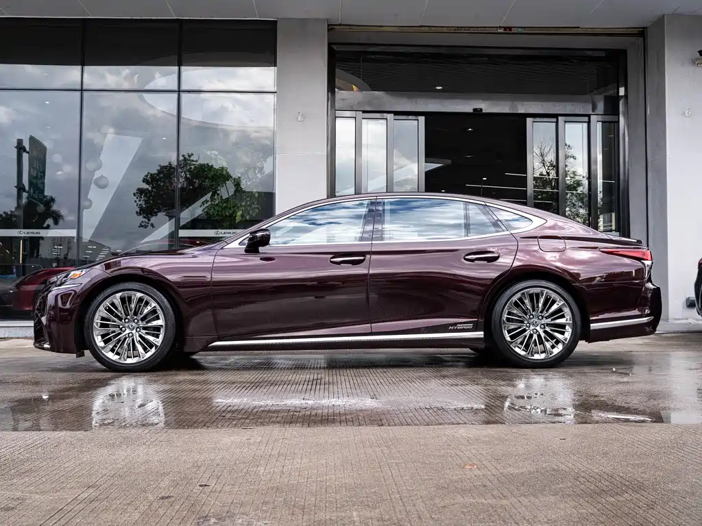 Lexus LS 2018 500h Executive Edition China V