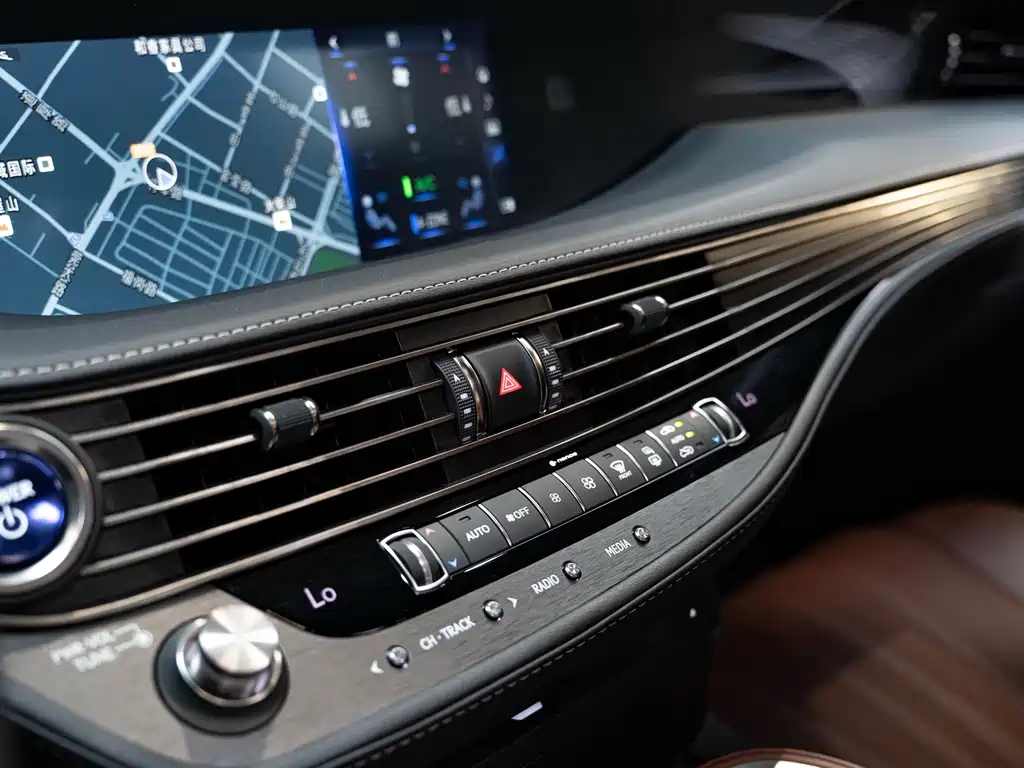Lexus LS 2018 500h Executive Edition China V