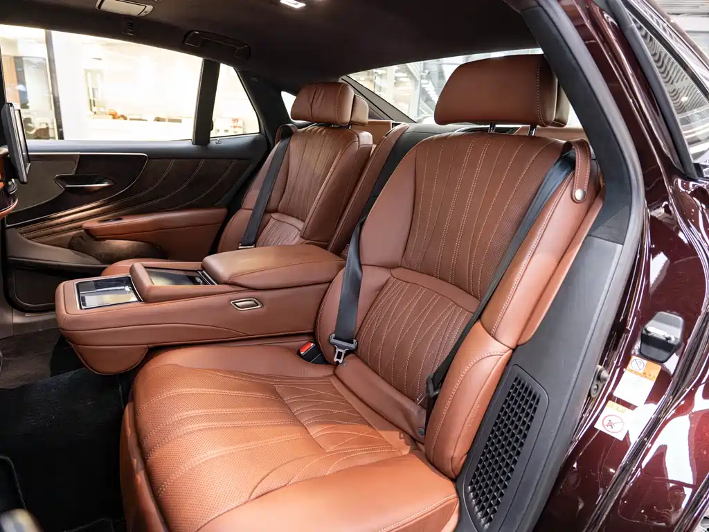 Lexus LS 2018 500h Executive Edition China V