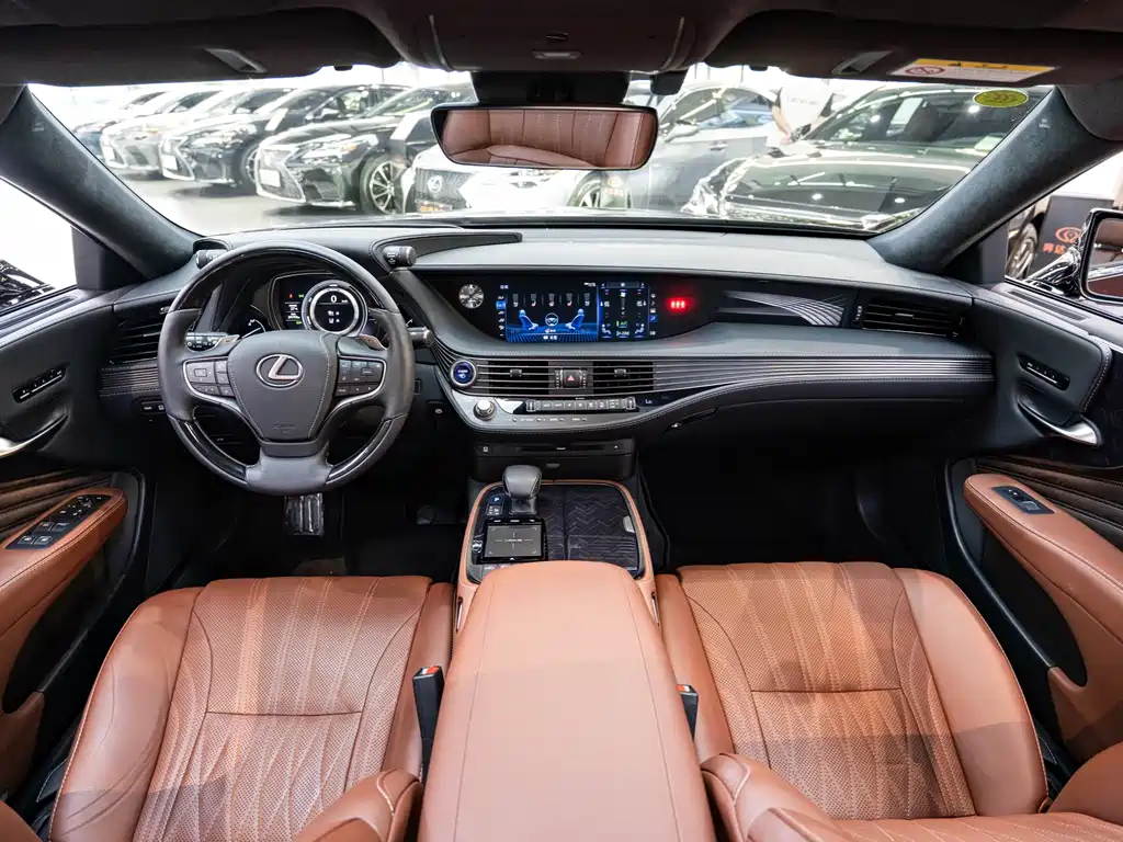 Lexus LS 2018 500h Executive Edition China V