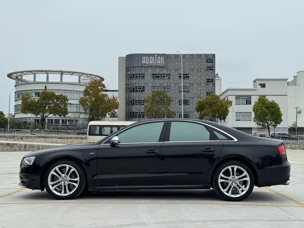 Audi S8 2013 model S8 4.0 TFSI quattro