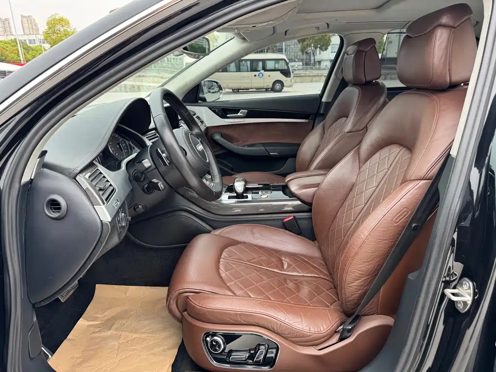 Audi S8 2013 model S8 4.0 TFSI quattro