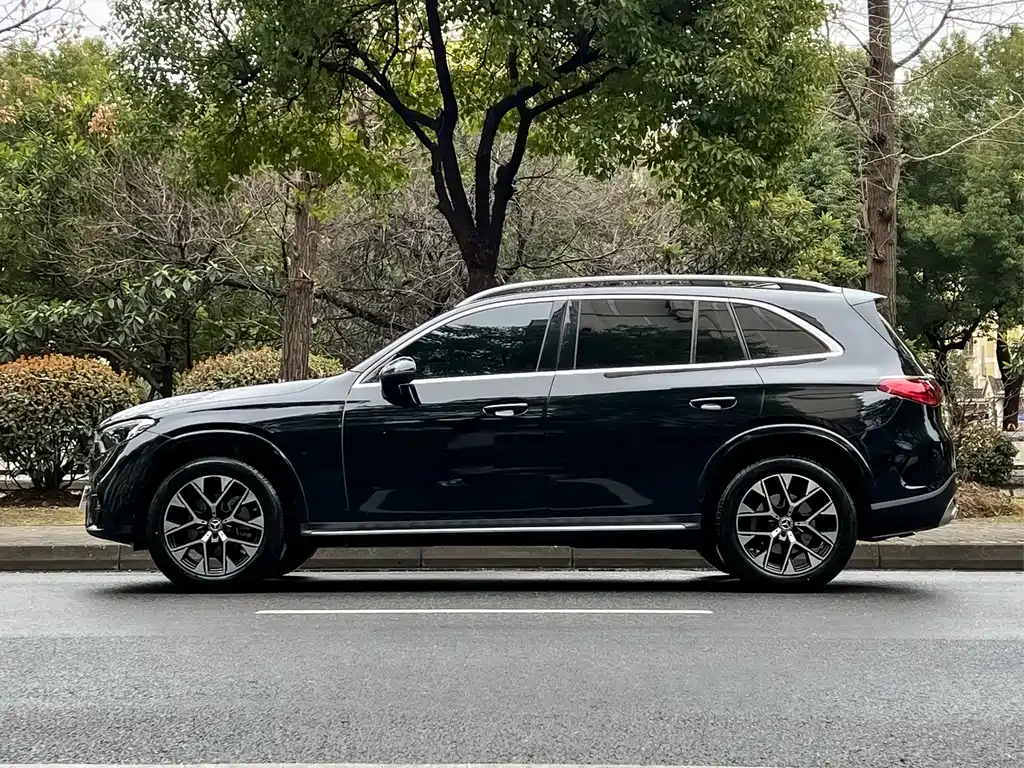 Mercedes-Benz GLC 2023 GLC 260 L 4MATIC Dynamic 5-seat Model