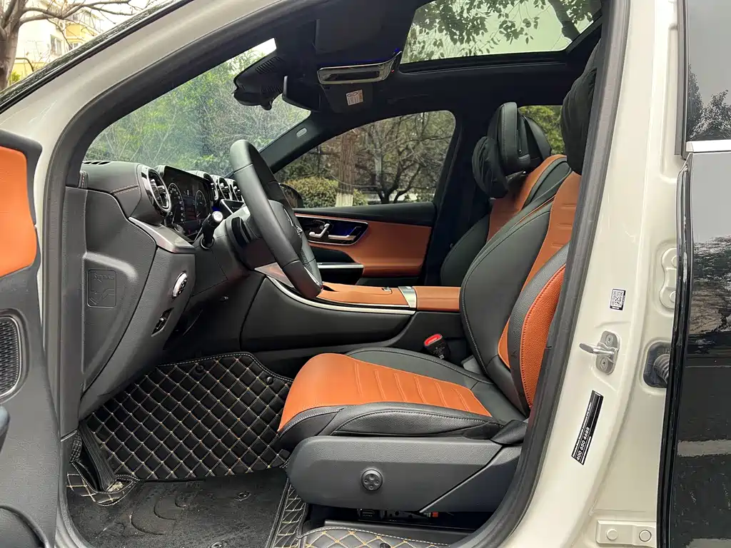 Mercedes-Benz GLC 2023 GLC 260 L 4MATIC Dynamic 5-seat Model