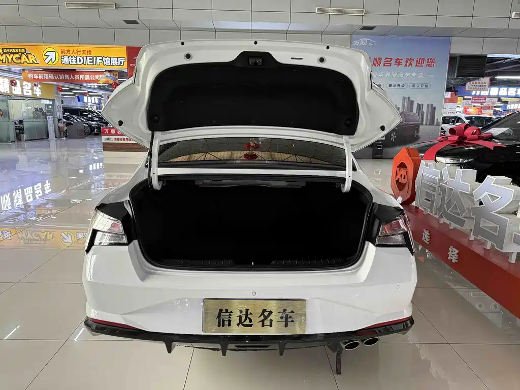 Hyundai Elantra 2022 240TGDi DCT LUX Premium Edition