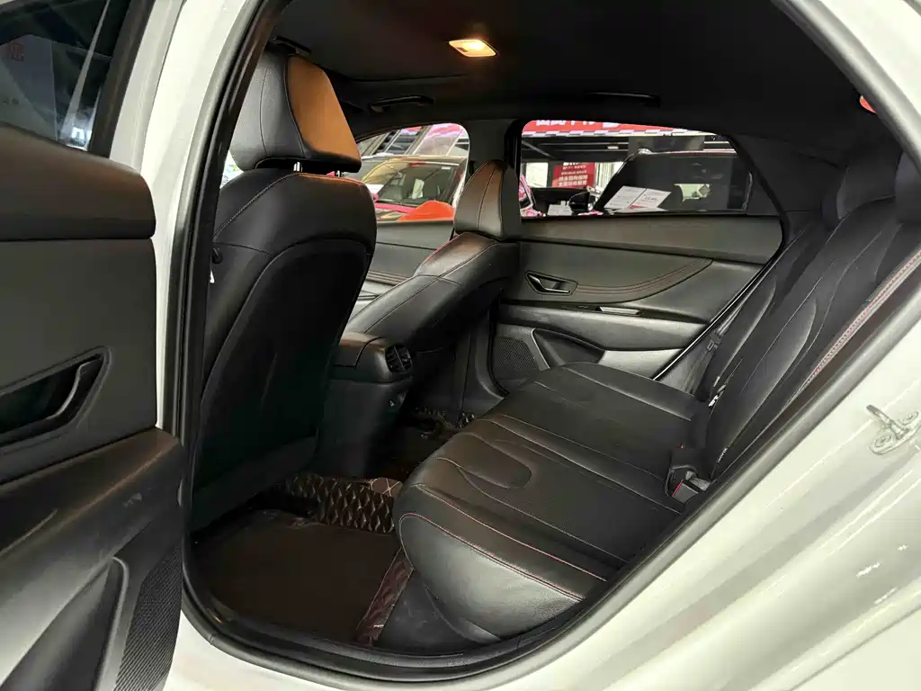 Hyundai Elantra 2022 240TGDi DCT LUX Premium Edition