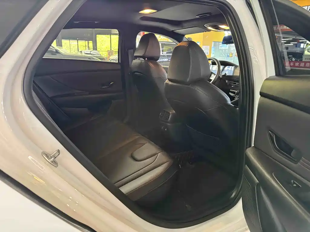 Hyundai Elantra 2022 240TGDi DCT LUX Premium Edition