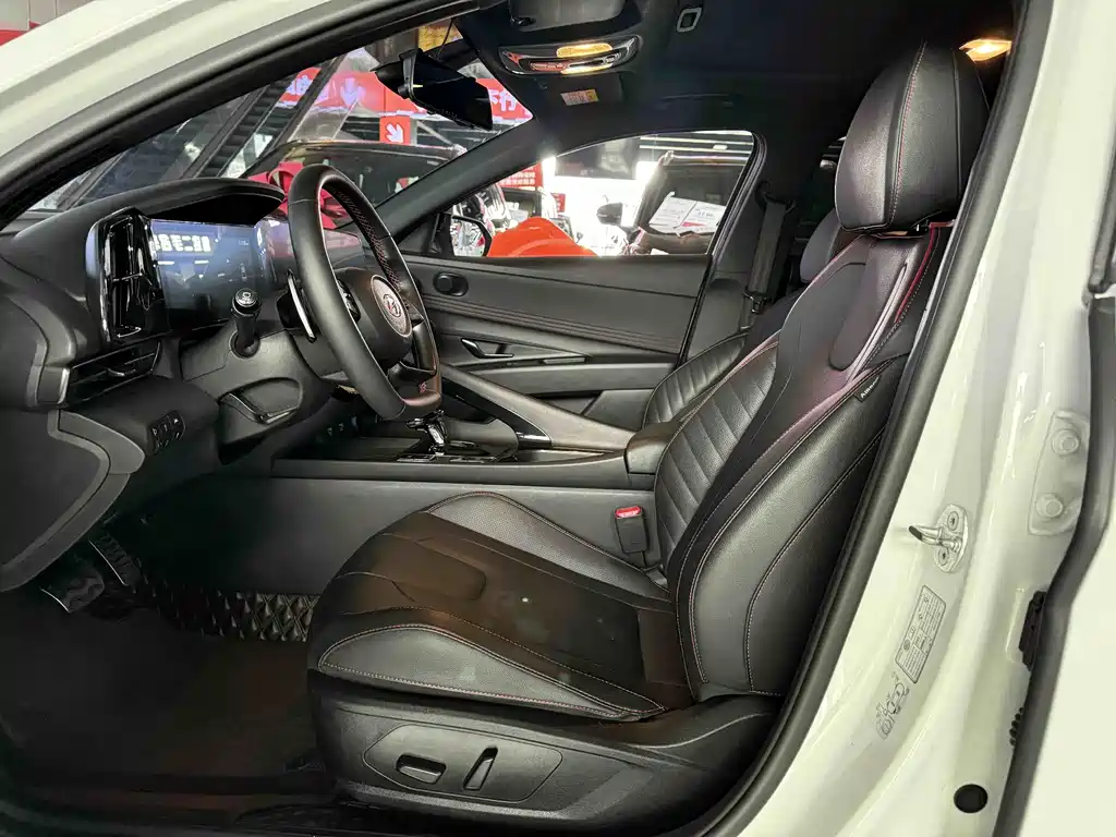 Hyundai Elantra 2022 240TGDi DCT LUX Premium Edition