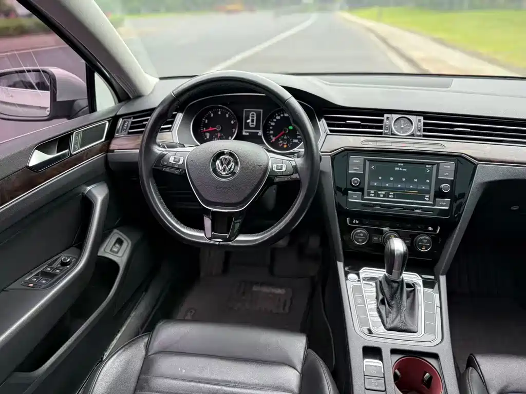 Volkswagen Passat 2018 Facelift 330TSI DSG Luxury