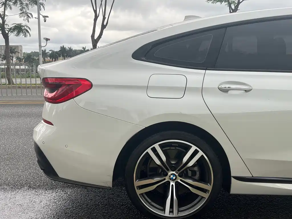BMW 6 Series GT 2018 640i xDrive M Sport Package