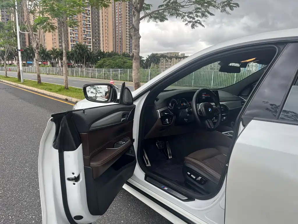 BMW 6 Series GT 2018 640i xDrive M Sport Package