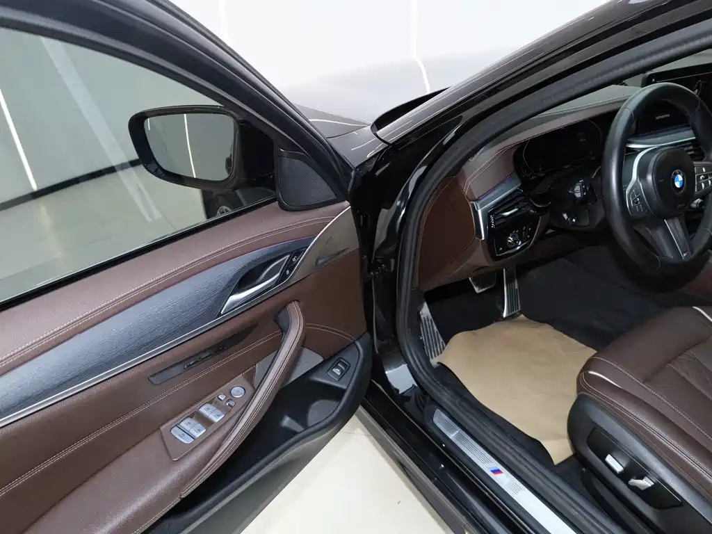 BMW 5 Series 2022 Facelift II 530Li Leading Model M Sport Package
