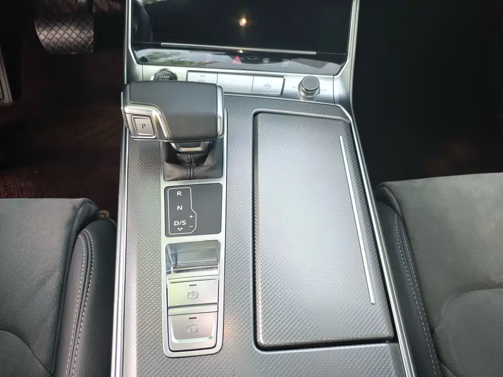 Audi A6L 2024 40 TFSI Luxury Dynamic Edition