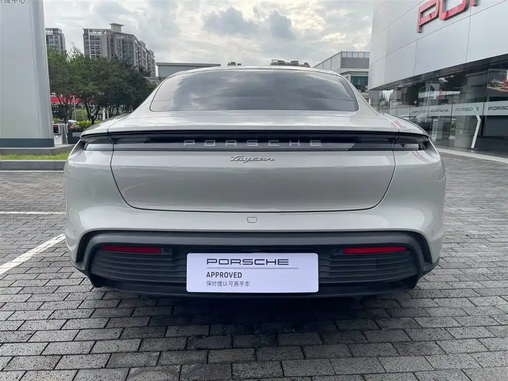 Porsche Taycan 2022