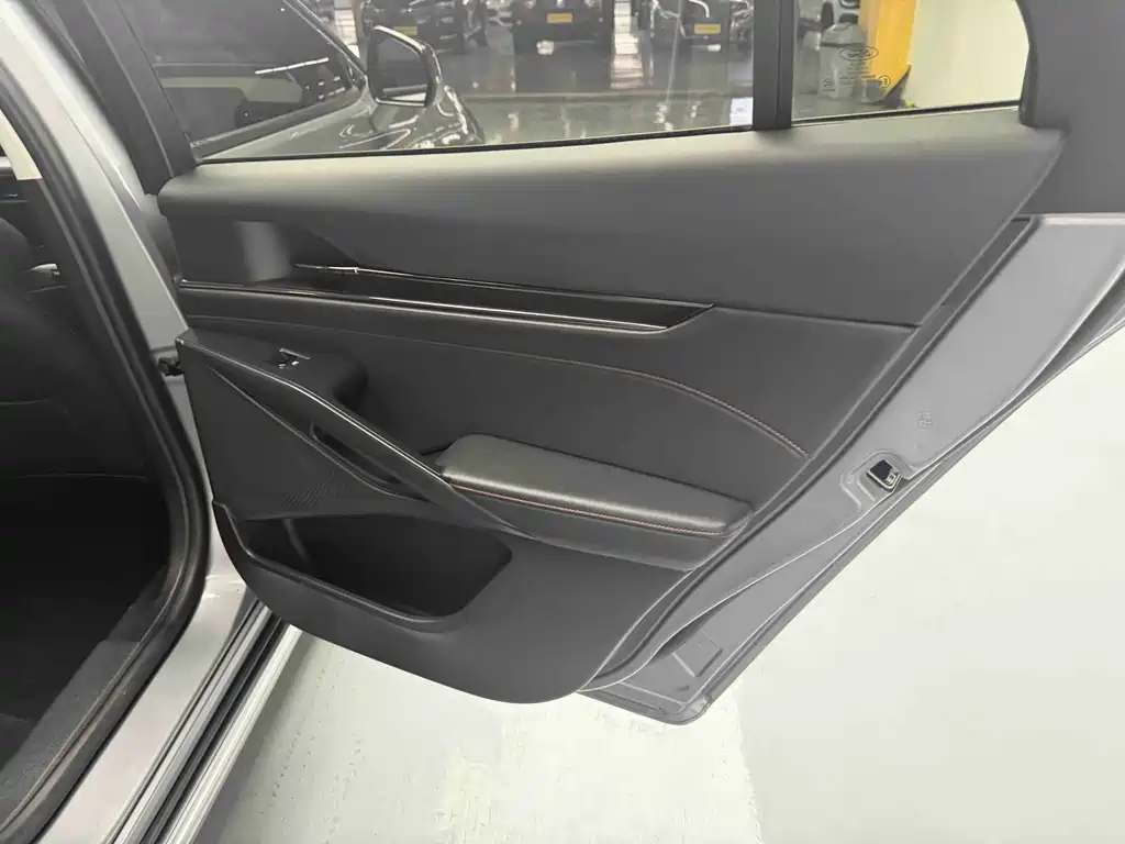 Ford Mondeo 2023 EcoBoost 180 Titanium