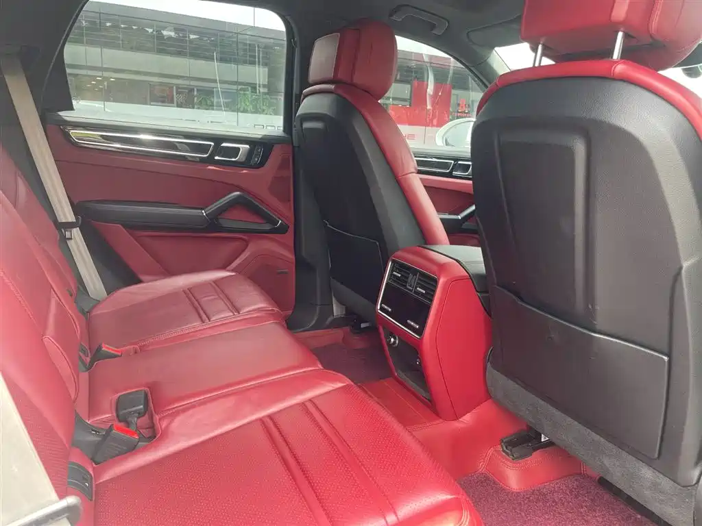 Porsche Cayenne 2023 3.0T Platinum Edition