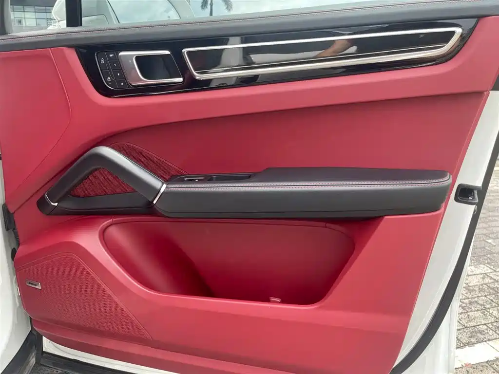 Porsche Cayenne 2023 3.0T Platinum Edition