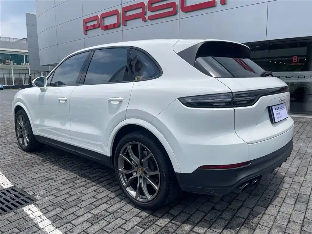 Porsche Cayenne 2023 3.0T Platinum Edition