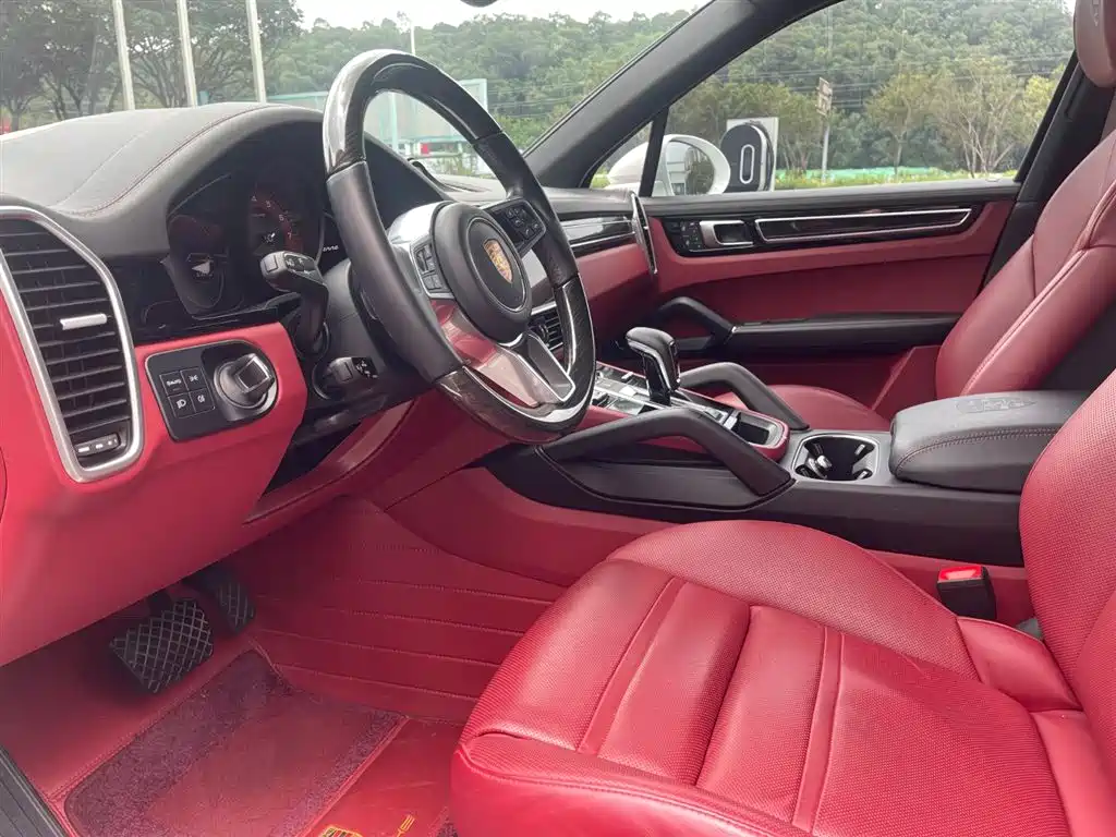 Porsche Cayenne 2023 3.0T Platinum Edition