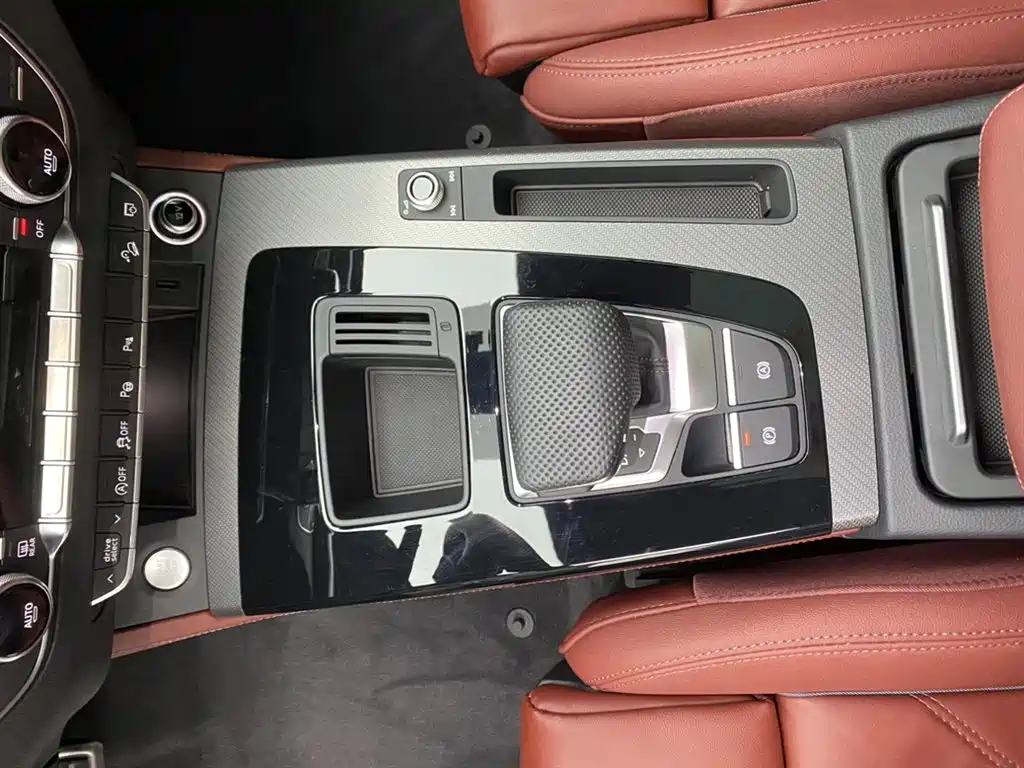 Audi Q5L 2024 45 TFSI Luxury Dynamic Edition