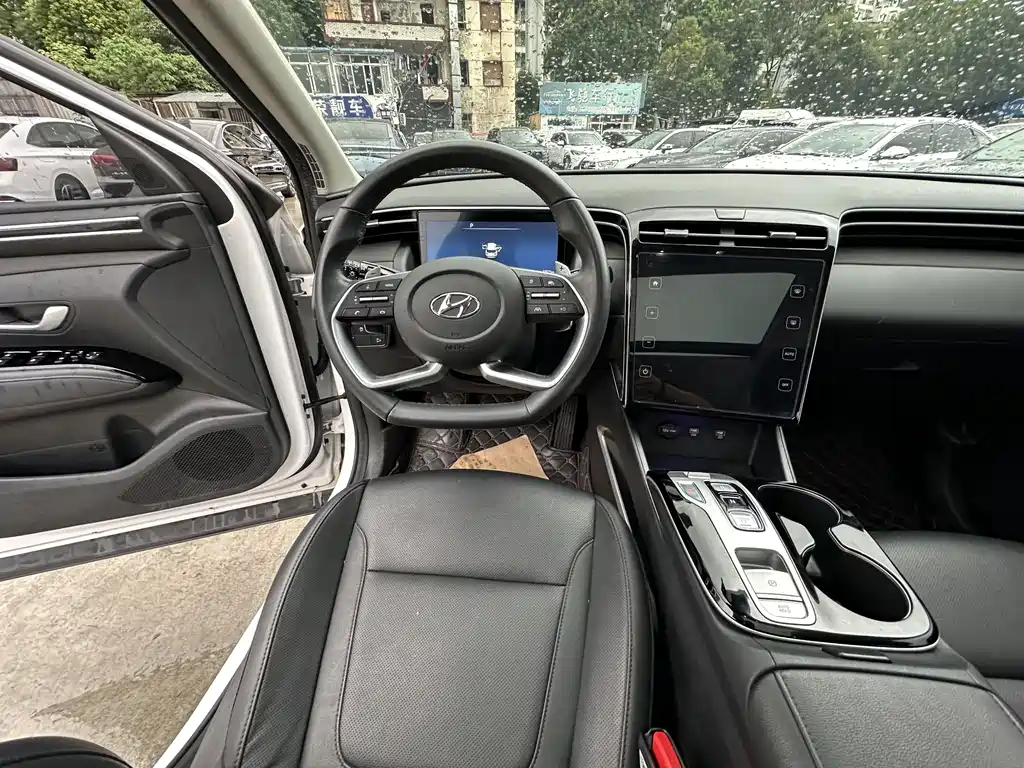 Hyundai Tucson L 2021 1.5T DCT LUX Premium