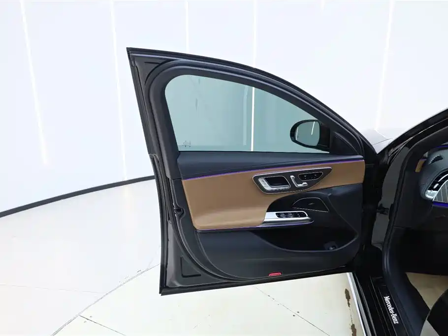 Mercedes-Benz E-Class 2024 E 300 L Fashion Edition