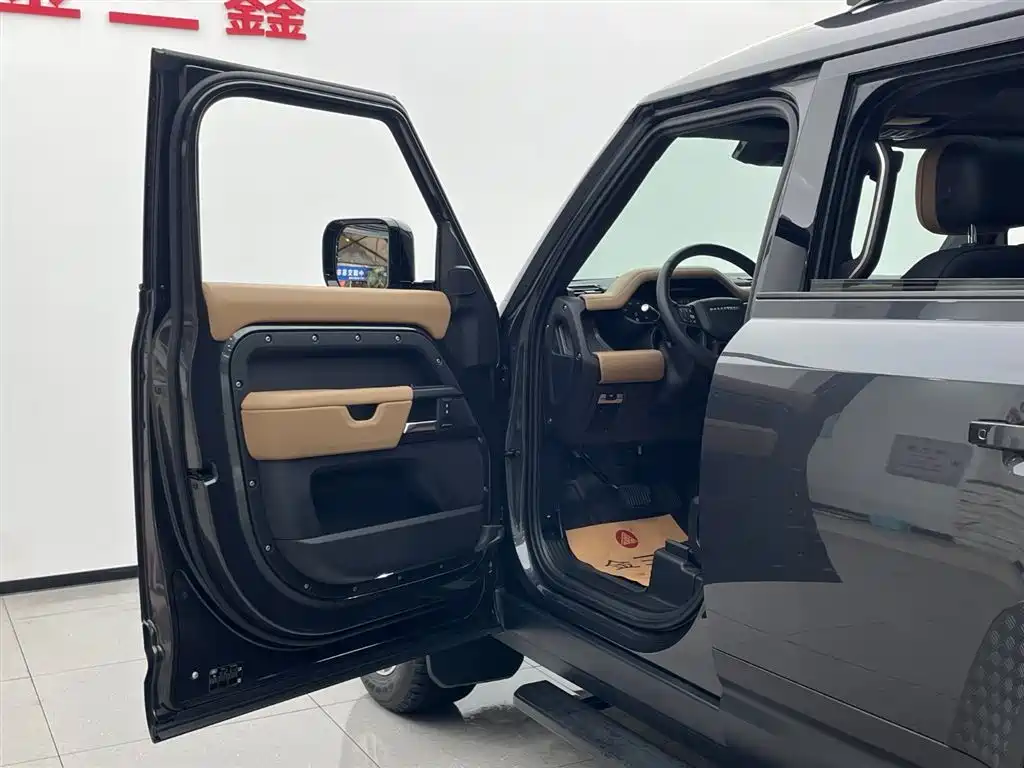 Land Rover Defender 2025 110 3.0T P400 Dark Edition