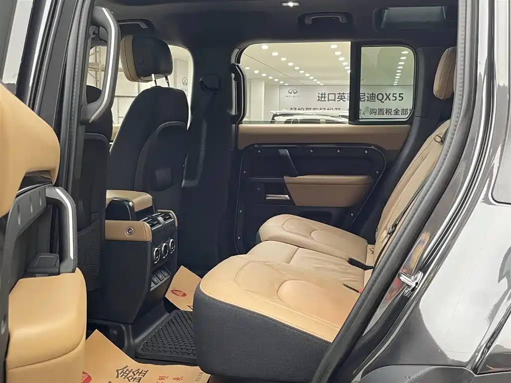 Land Rover Defender 2025 110 3.0T P400 Dark Edition