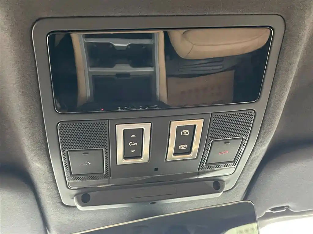 Land Rover Defender 2025 110 3.0T P400 Dark Edition