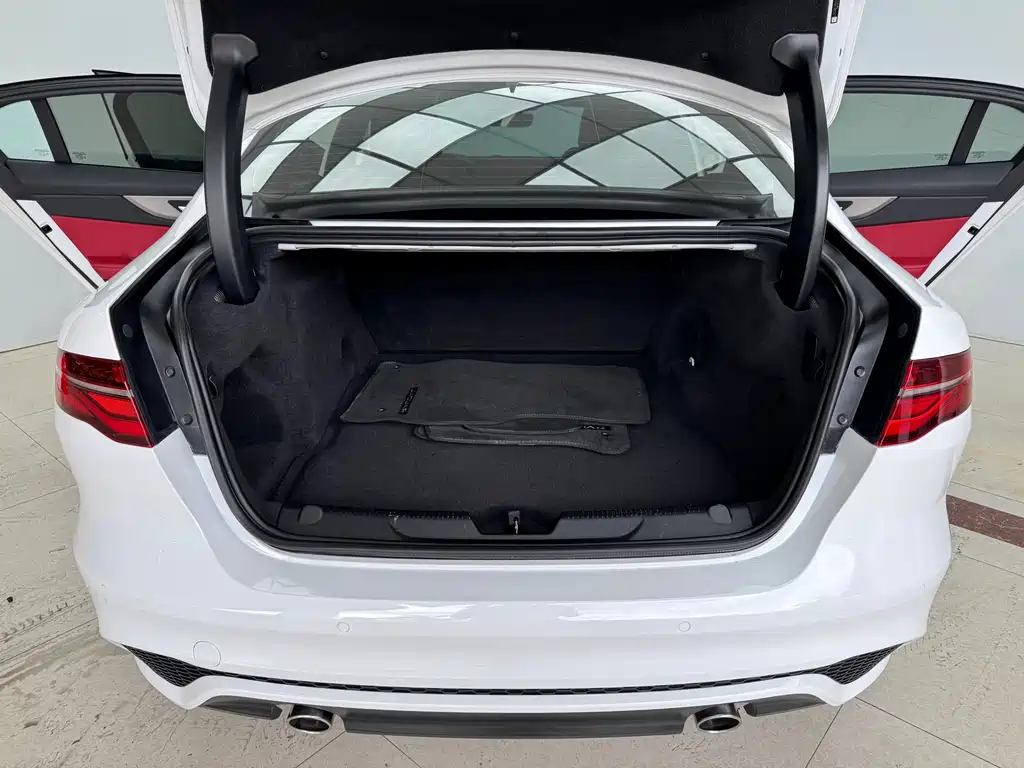 Jaguar XEL 2023 2.0T 250PS R-DYNAMIC S