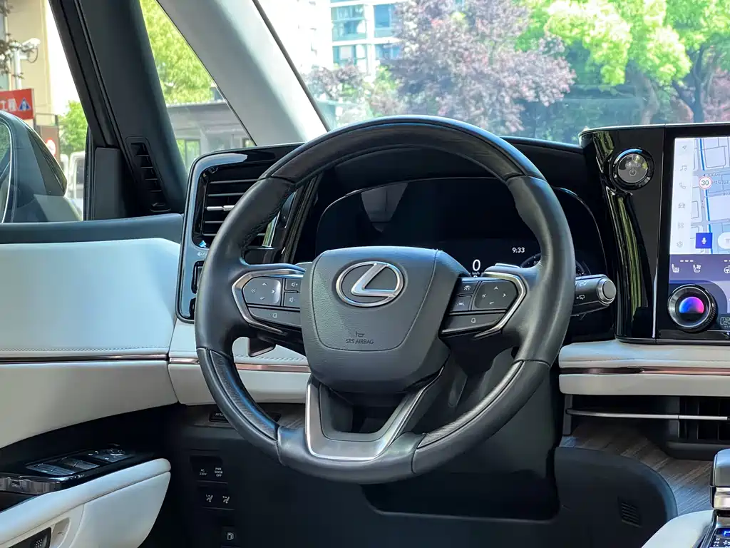 Lexus LM 2023 500h Six-Seater Prestige Edition
