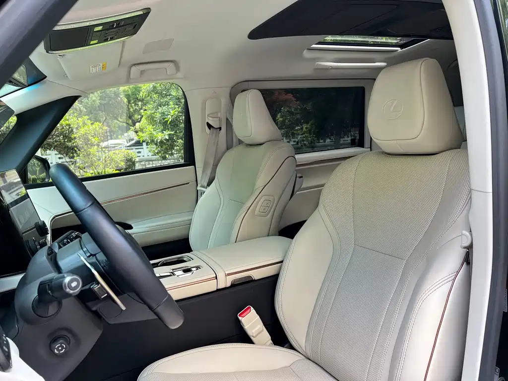 Lexus LM 2023 500h Six-Seater Prestige Edition
