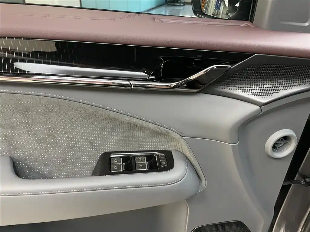 Zeekr 009 2024 Seven-Seater Aisle Edition AWD 108kWh