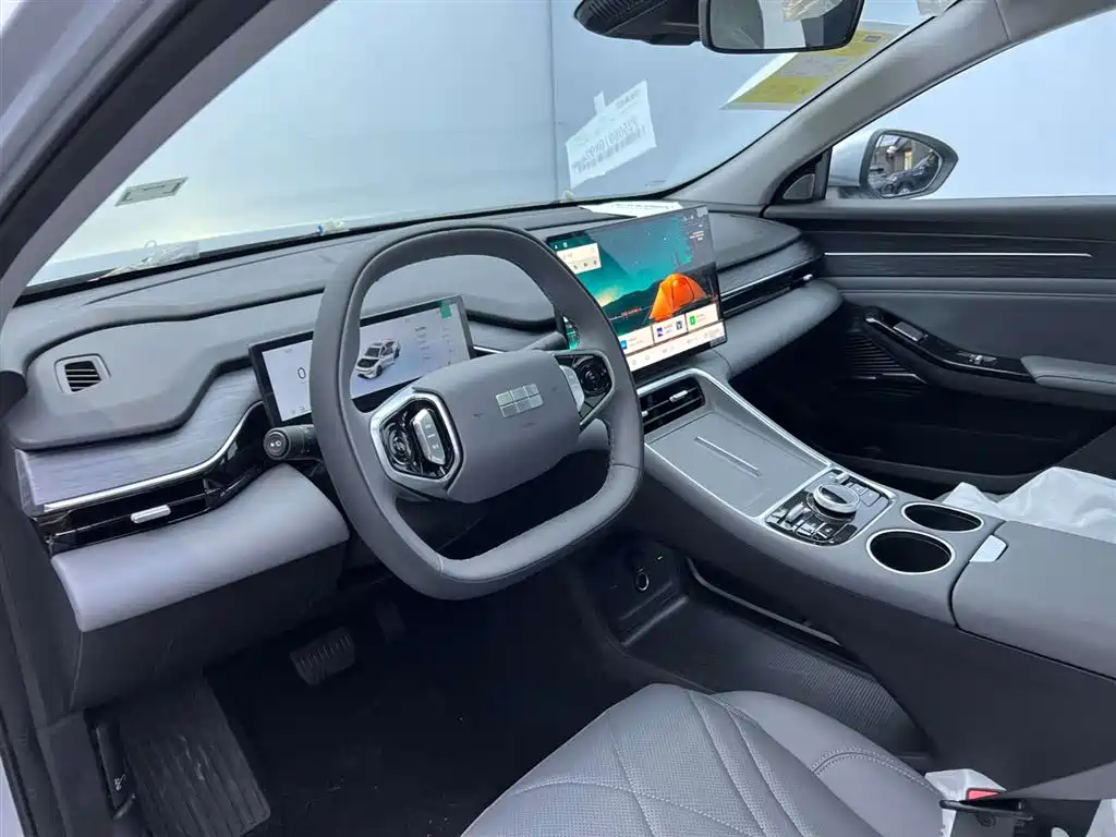 Geely Galaxy L6 2025 EM-i 140 km Explorer+