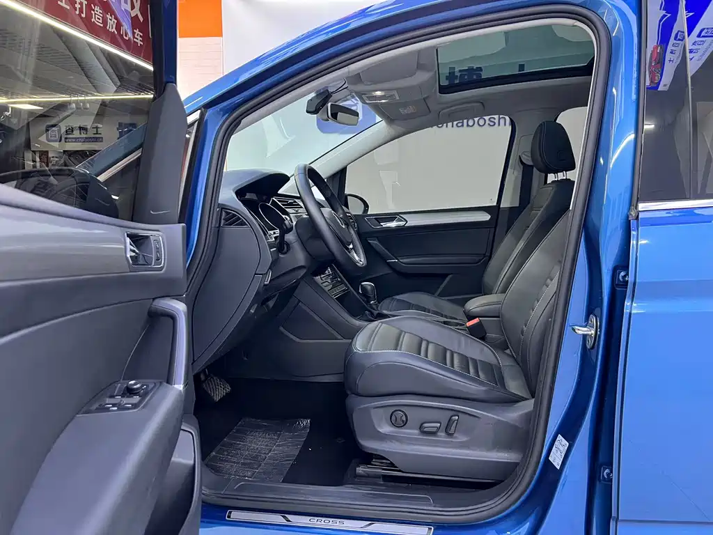 Volkswagen Touran L 280 TSI DSG Cross 7-Seater 2021
