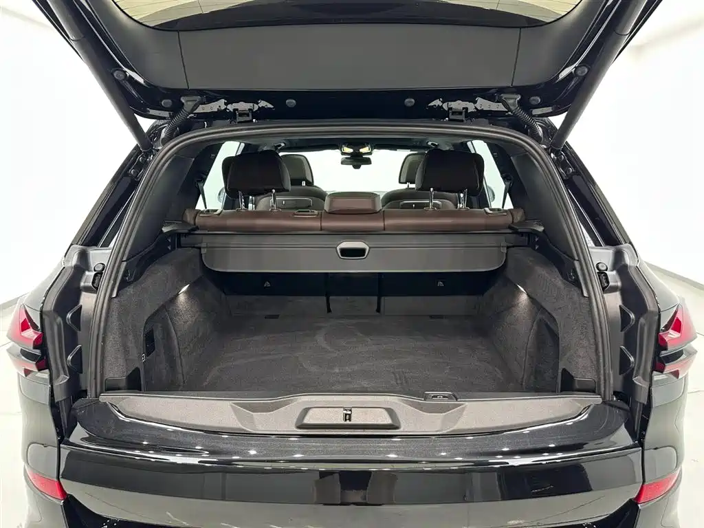 BMW X5 2026 xDrive 40Li M Sport Night Edition