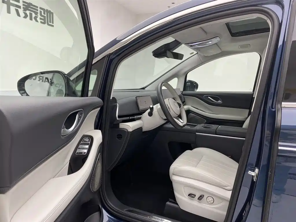 Voyah Dreamer 2025 PHEV AWD Flagship Kunpeng Edition