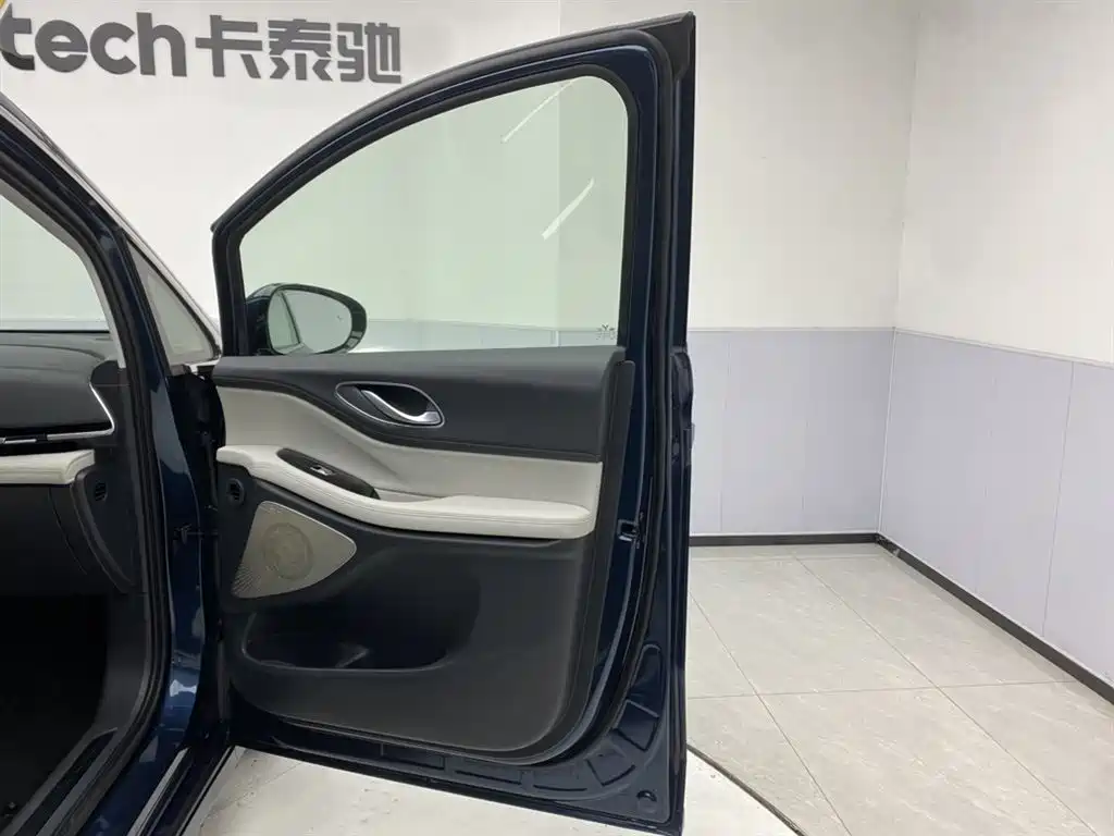 Voyah Dreamer 2025 PHEV AWD Flagship Kunpeng Edition