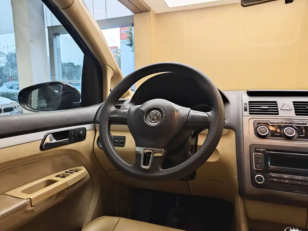 Volkswagen Touran 2011 1.4T Manual Zhishang Edition 5-seater