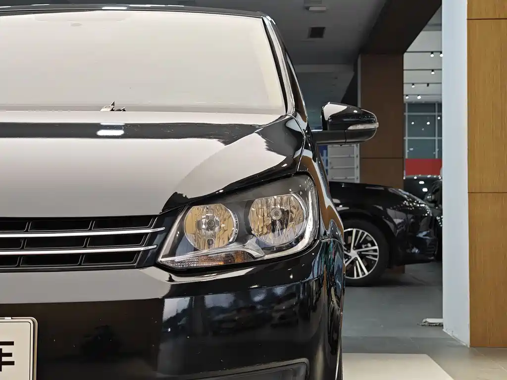 Volkswagen Touran 2011 1.4T Manual Zhishang Edition 5-seater
