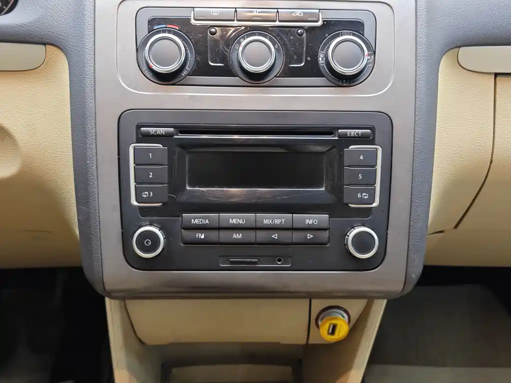 Volkswagen Touran 2011 1.4T Manual Zhishang Edition 5-seater