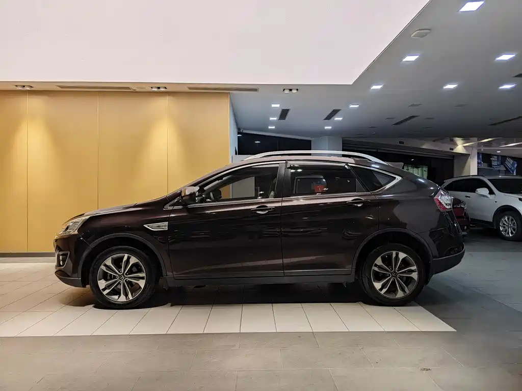 Luxgen U6 SUV 2014 1.8T Supreme Edition