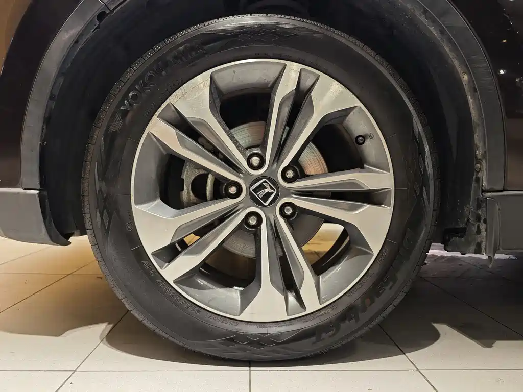 Luxgen U6 SUV 2014 1.8T Supreme Edition