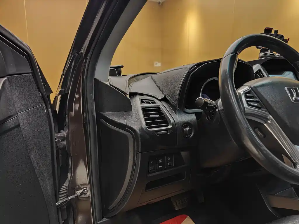Luxgen U6 SUV 2014 1.8T Supreme Edition