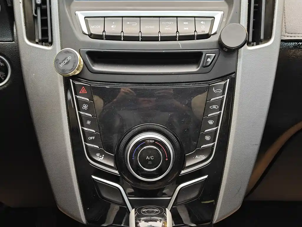 Luxgen U6 SUV 2014 1.8T Supreme Edition