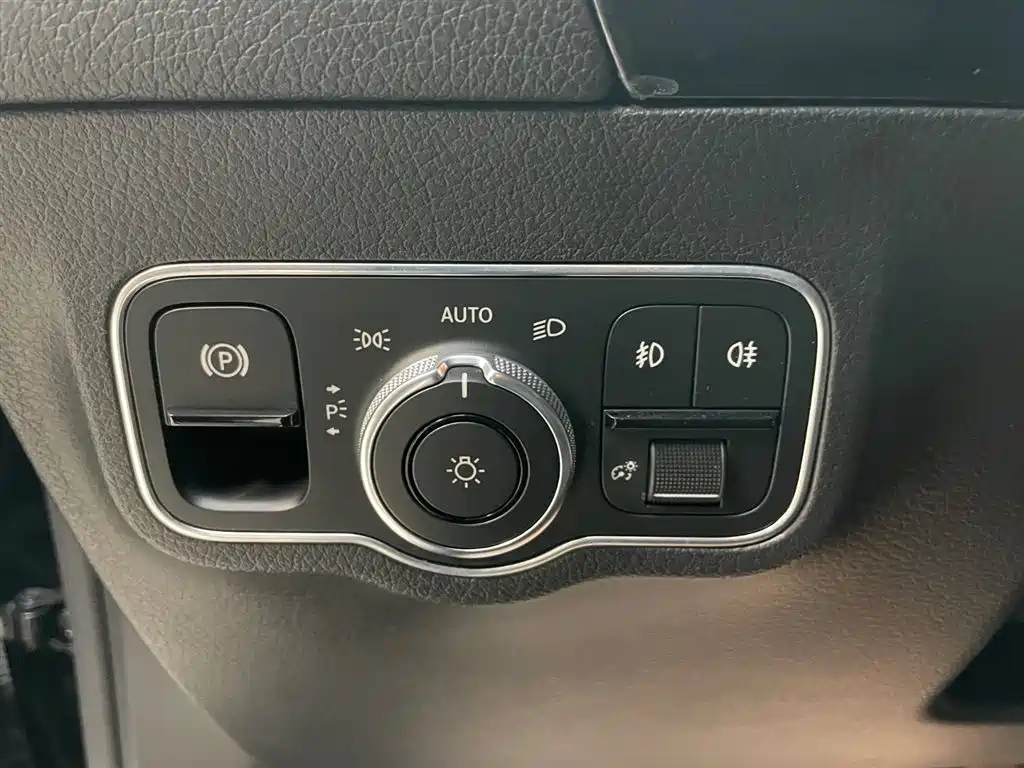 Mercedes-Benz GLA 200 2020