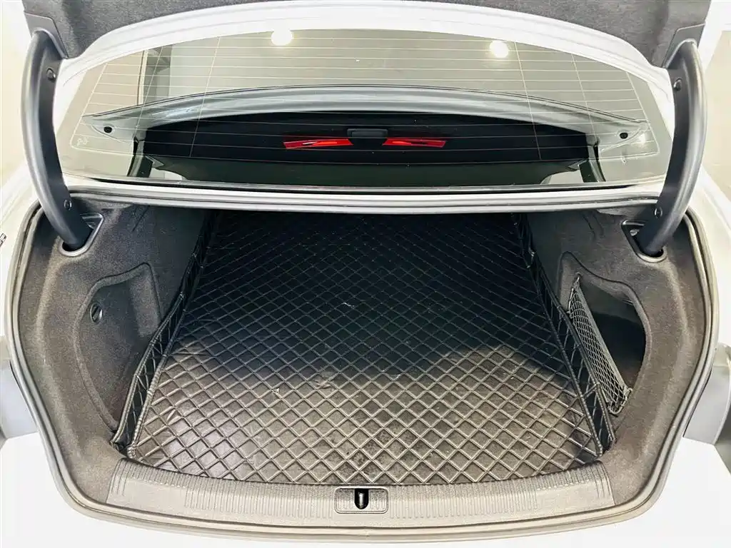 Audi A4L 2022 40 TFSI Fashion Dynamic Edition